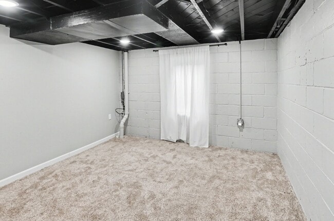 Building Photo - Rent: $1150; 1 bed