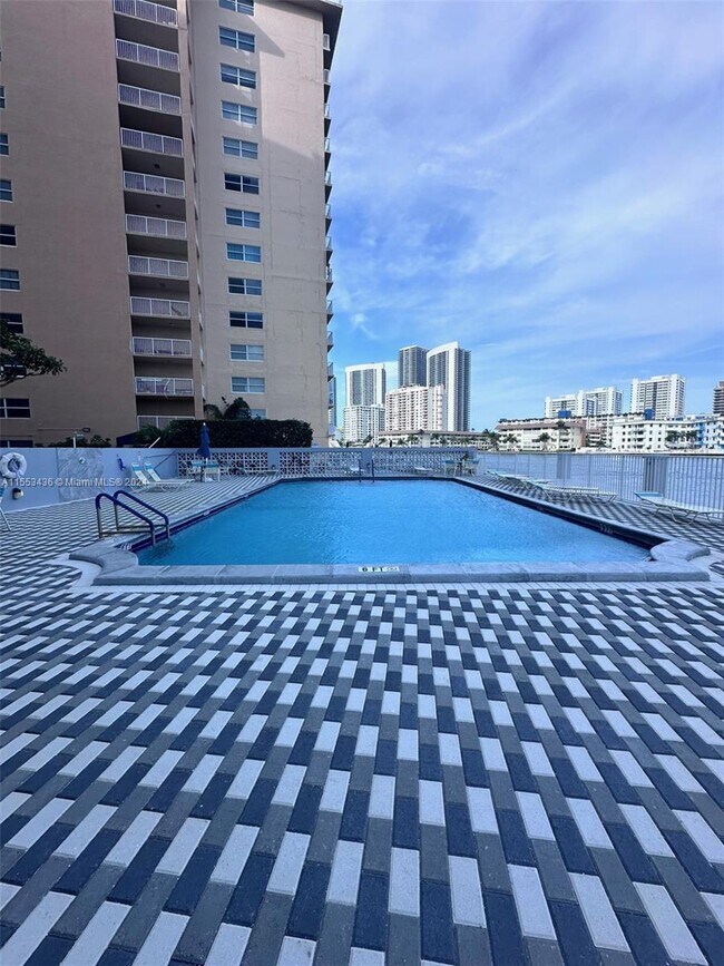 Foto del edificio - 137 Golden Isles Dr