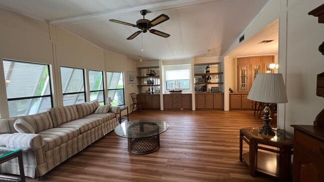 Foto del edificio - Large 2 Bedroom/2 Bath PALM HARBOR Manufactured Home in Cambridge 55+ Community In Hobe Sound Flo...