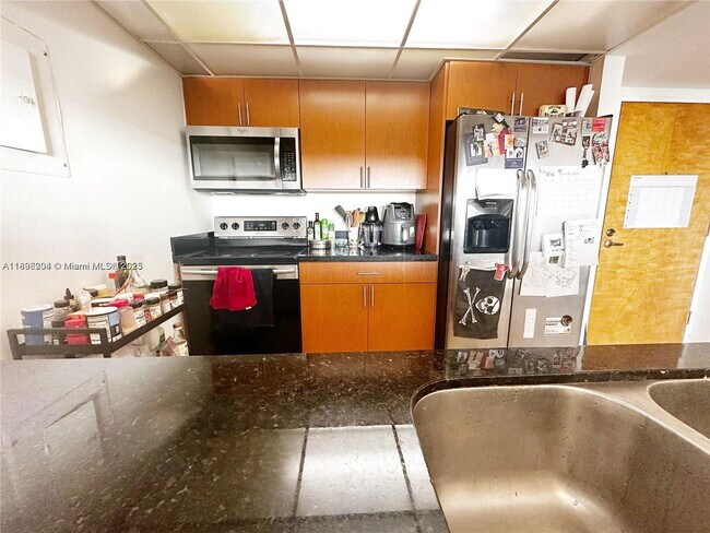 Foto del edificio - 7601 E Treasure Dr