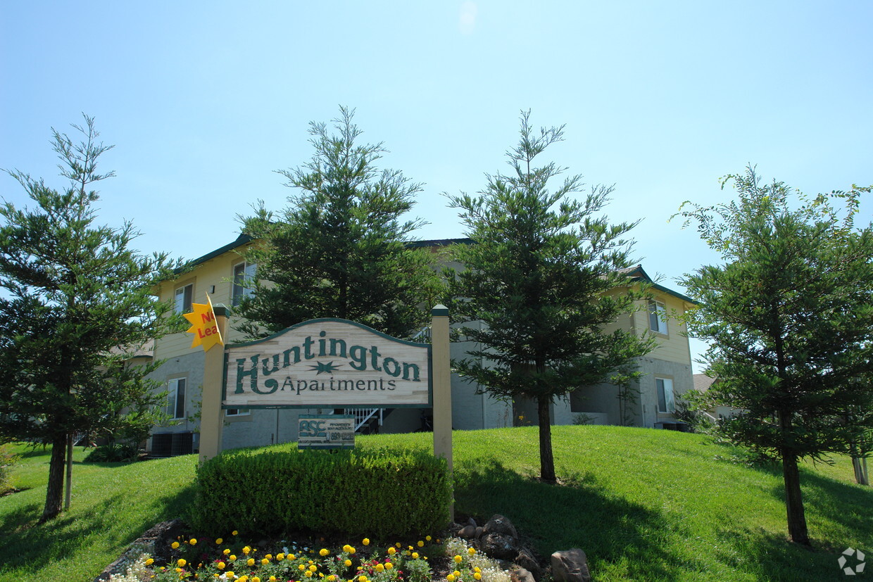 Primary Photo - Huntington Apartments