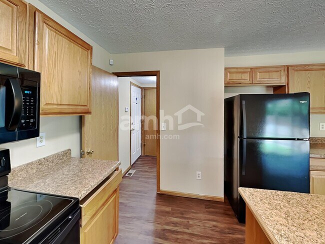 Building Photo - 1430 Pinestone Dr