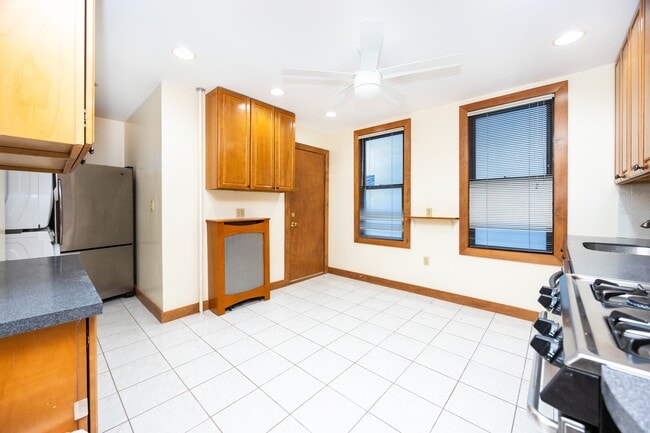 Building Photo - 90 Browne St