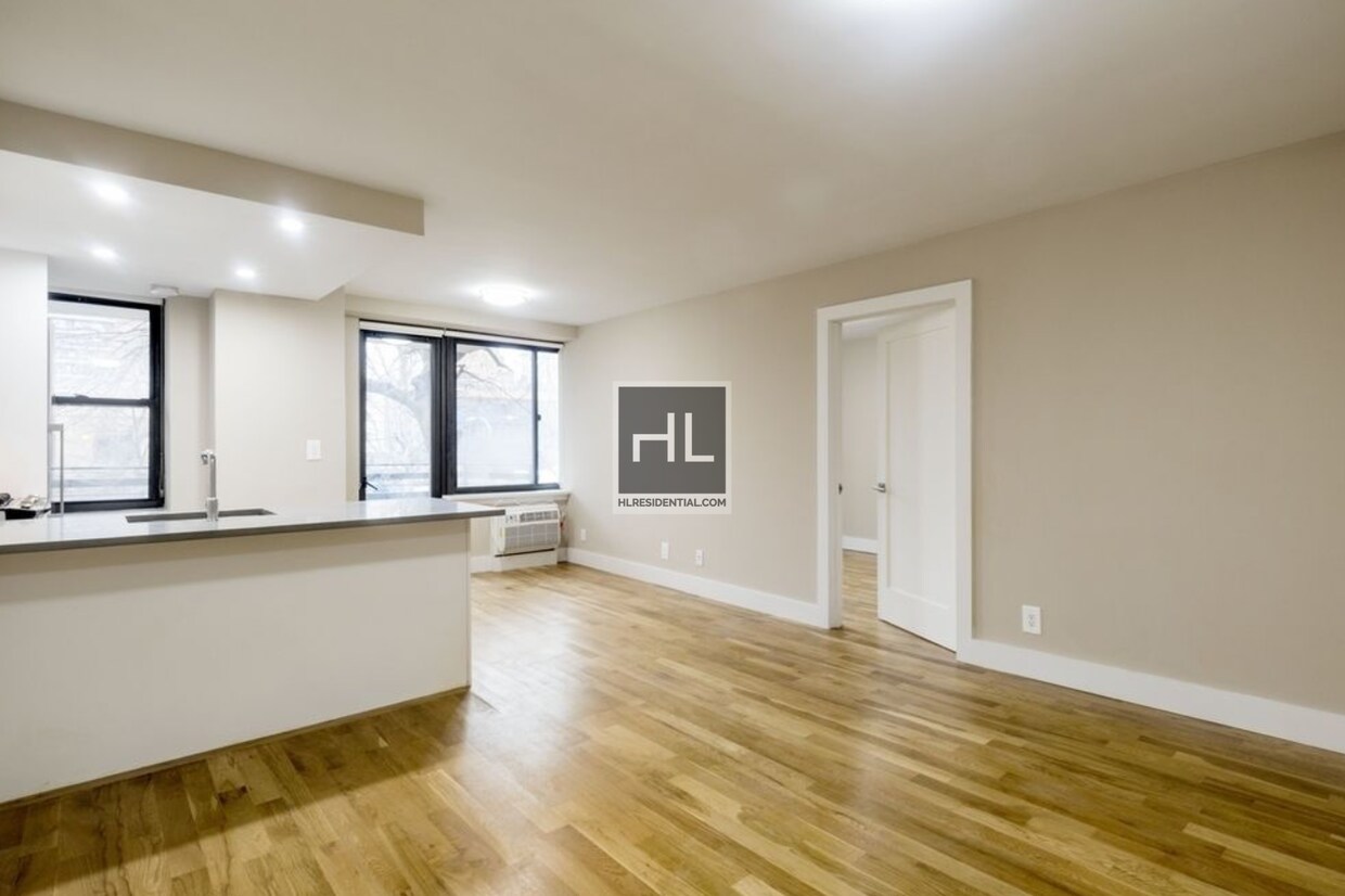 Primary Photo - 784 Columbus Ave