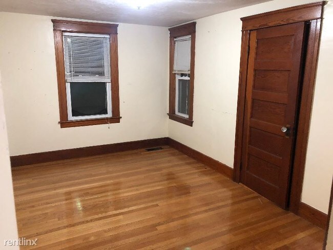 Building Photo - 2 br, 1 bath Apartment - 27A Elm Street