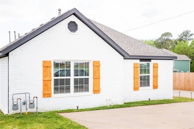 Building Photo - 1975 W Deane St