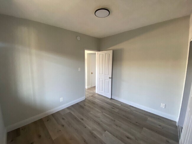 Foto del edificio - 7406 S Hoover St