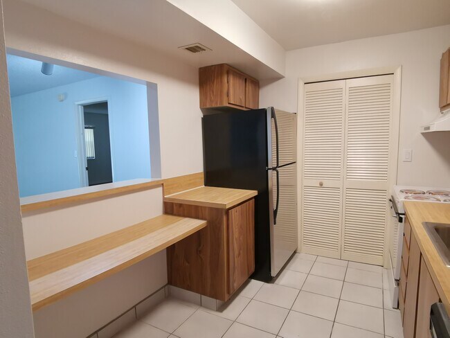 Foto del edificio - 210 Lakeview Dr