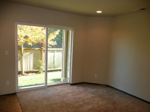 Building Photo - 3 Bedroom 3 bath Townhome Puyallup $1545