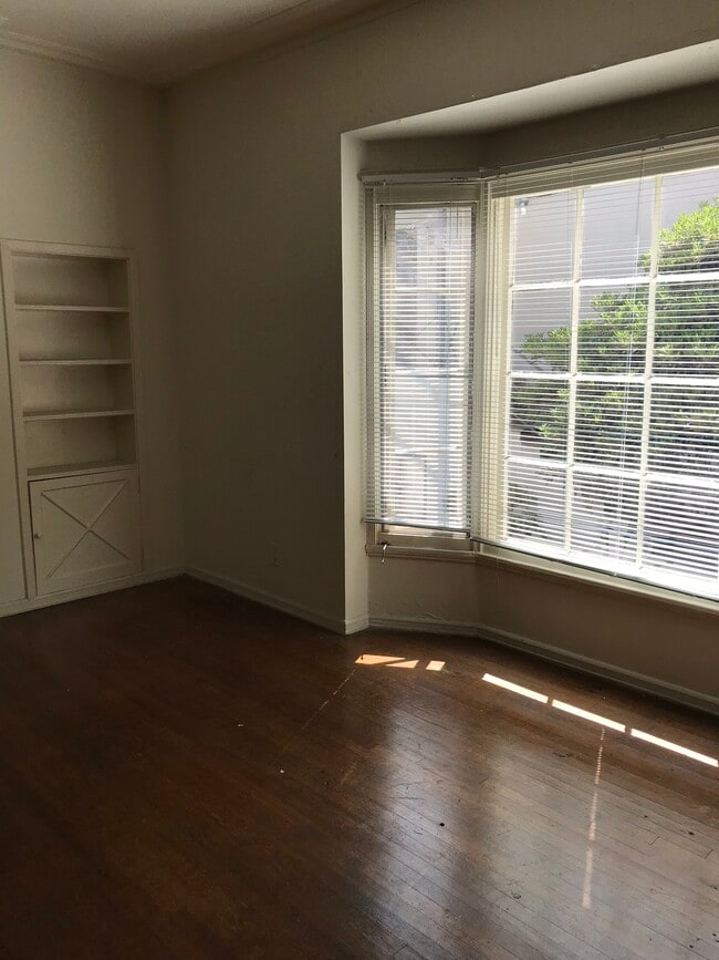 Building Photo - 925 Gayley Ave