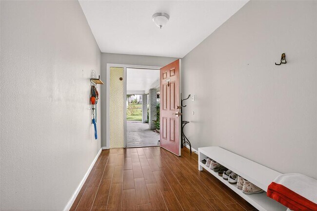 Building Photo - 11902 Oakbrook Dr