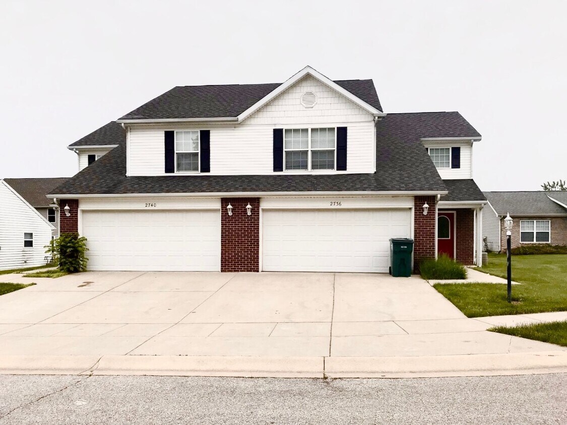 Primary Photo - 3 Bedroom and 3.5 Bathroom Townhome