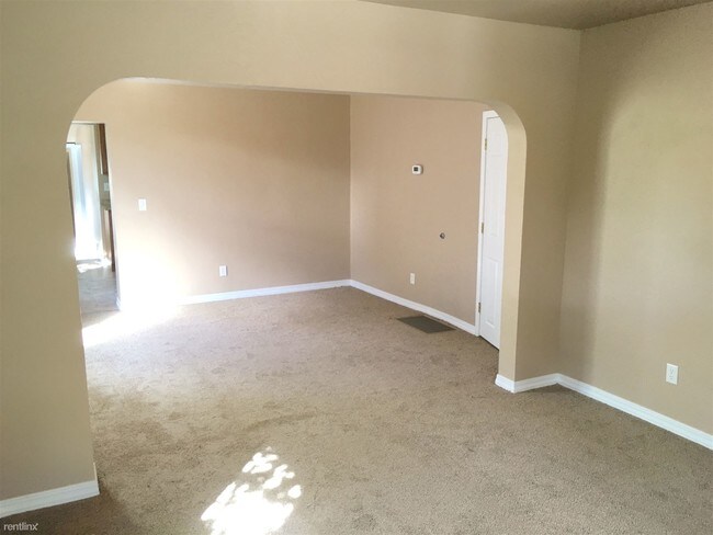 Building Photo - 608 Hillsdale St