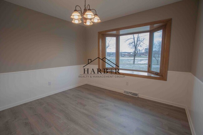 Foto del edificio - Single Family Home in SW Rochester with Fu...