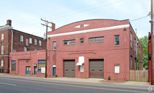 Building Photo - Bliley's Garage Apartments