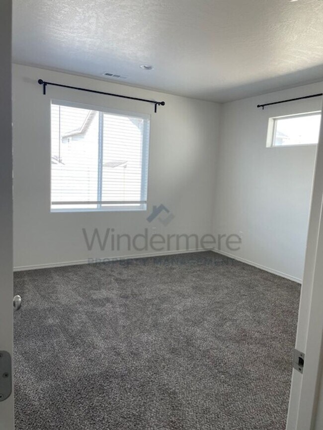 Foto del edificio - 1160 S W Virginia St