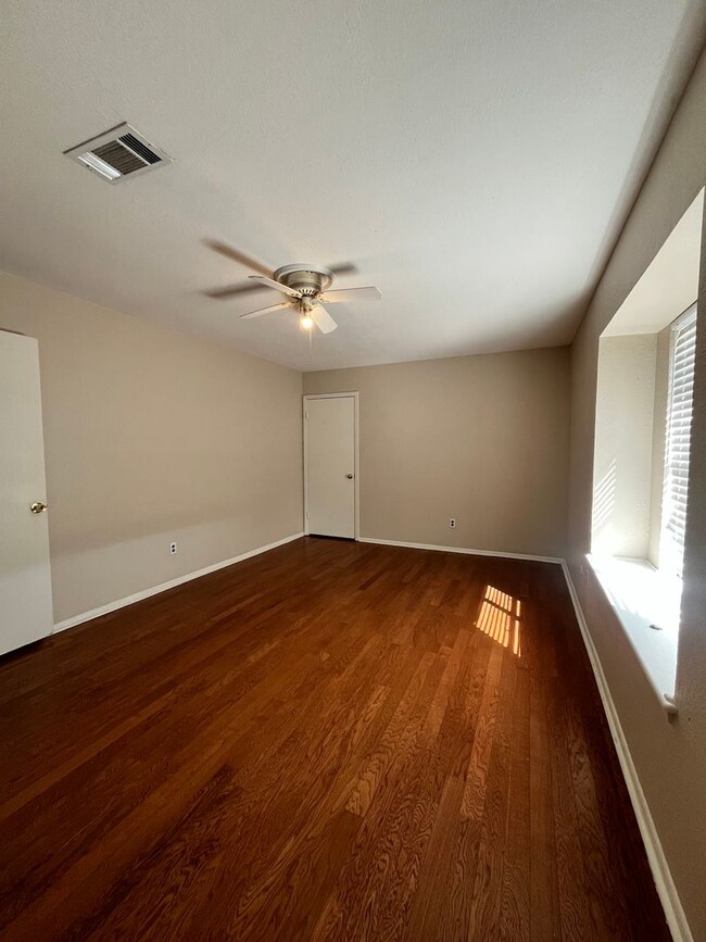 Building Photo - 4/3-Royalton Subdivision / Country Club Estates area
