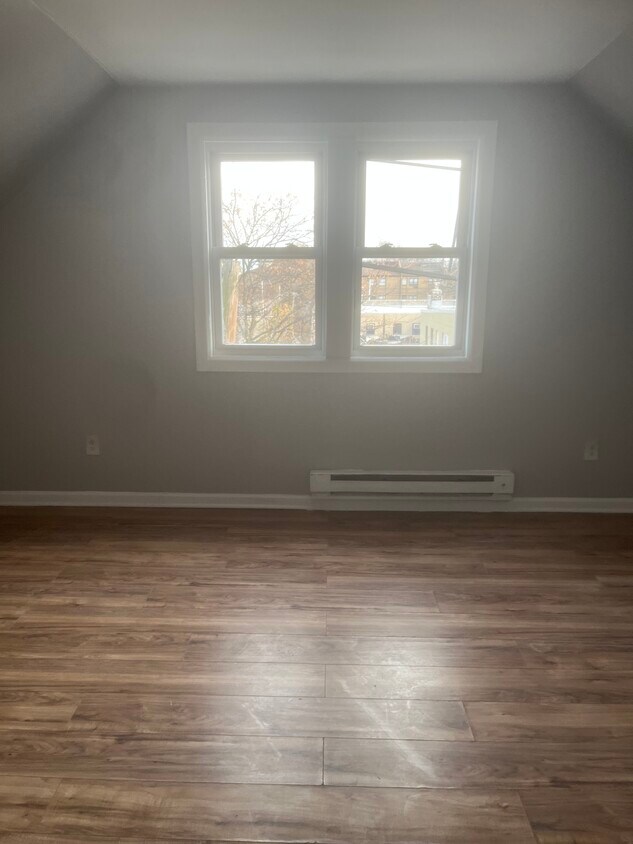 Building Photo - 375 S 10th St