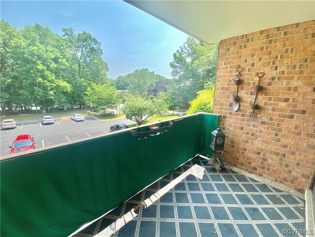 Foto del edificio - 1503 Regency Woods Rd