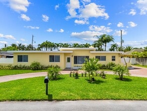 Building Photo - 7531 Edgewater Cir