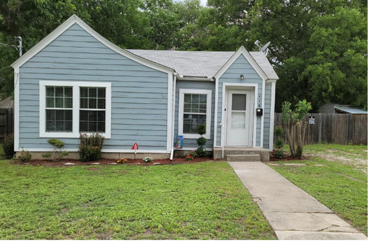 Foto principal - FOR LEASE!!