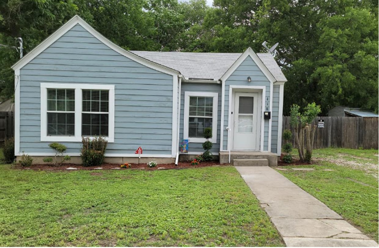 Primary Photo - FOR LEASE!!