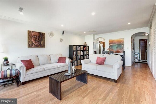 Foto del edificio - 1023 Quincy St NE