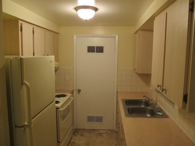 Building Photo - Three bedroom one and a half bathroom house with large yard space