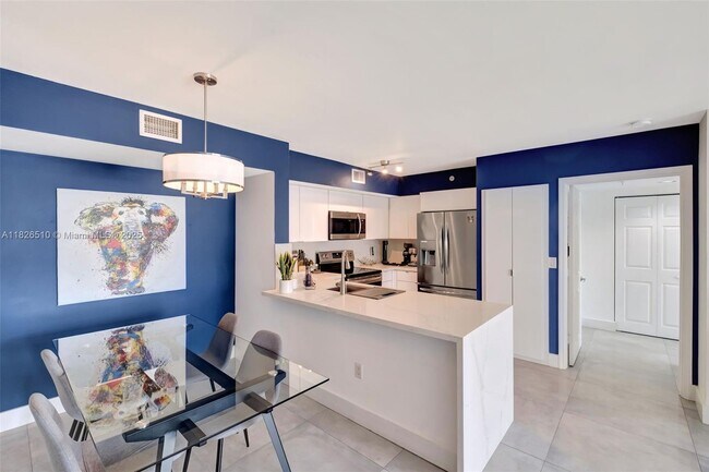Building Photo - 1155 Brickell Bay Dr