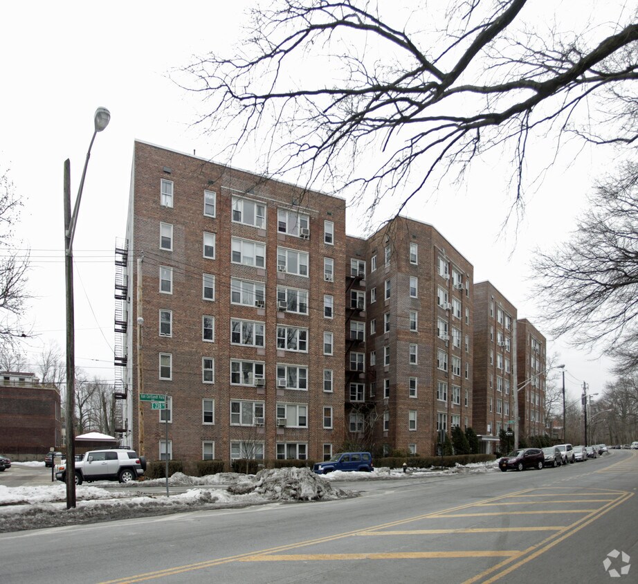 4320 Van Cortlandt Park 4320 Van Cortlandt Bronx, NY Apartments for