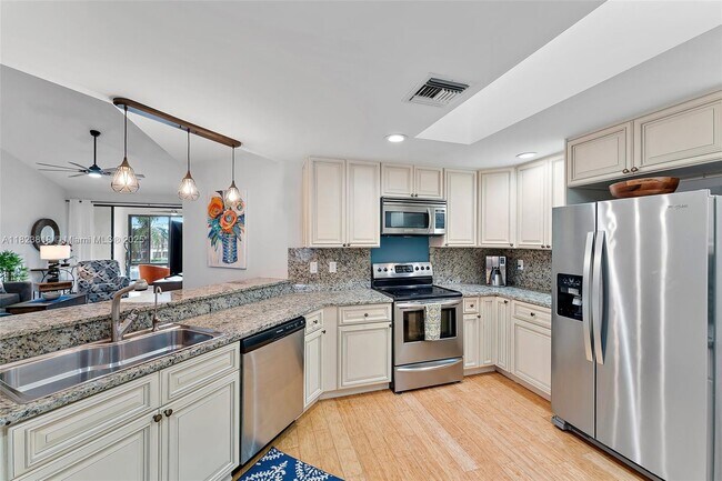 Building Photo - 6101 SE Landing Way