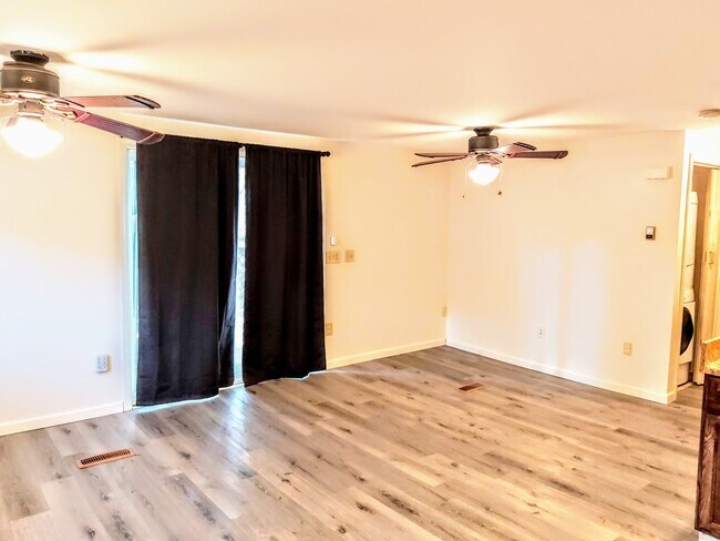 Foto del edificio - COZY CUTE 1 BDRM + OFFICE RANCH AVAILABLE ...