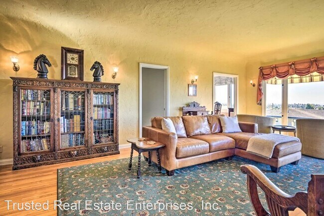 Foto del edificio - 4 br, 2 bath House - 308 N. Catalina Street