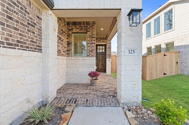 Foto del edificio - 325 Mallorn Ln