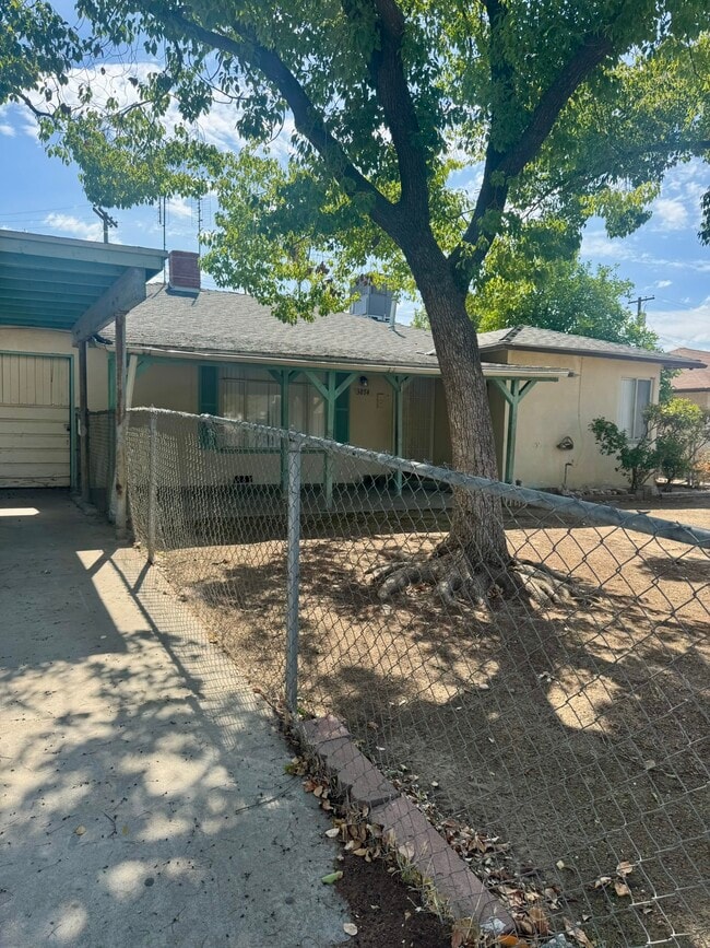 Building Photo - 3874 Arden Dr S