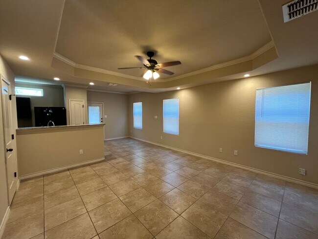 Foto del edificio - 6846 Lakeview Dr.