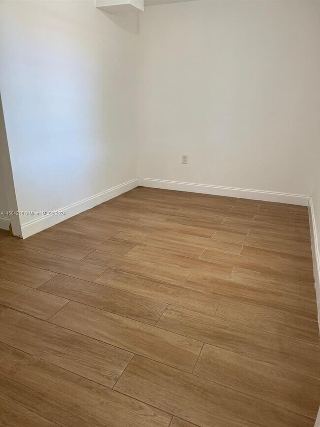 Foto del edificio - 8275 SW 205th St