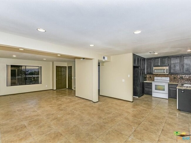 Building Photo - 73800 Pinon Ct