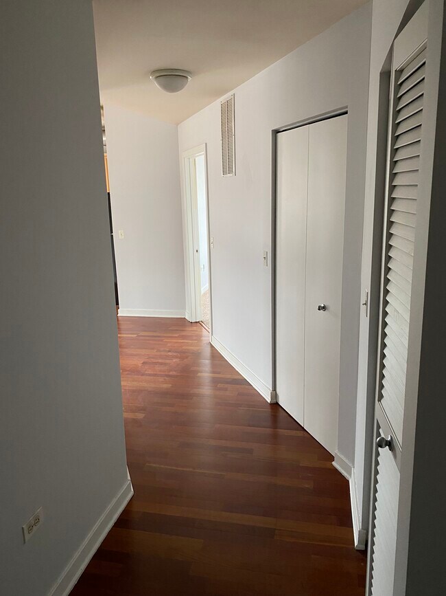 Foto del edificio - 1155 W Madison St