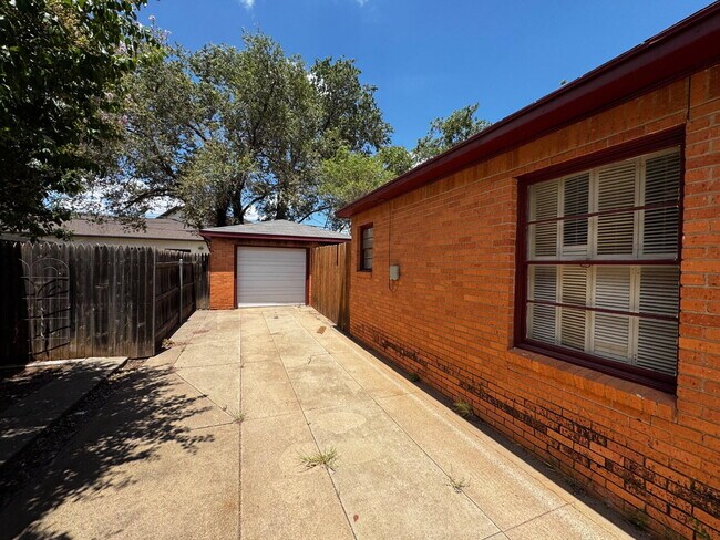 Building Photo - 3808 23rd St
