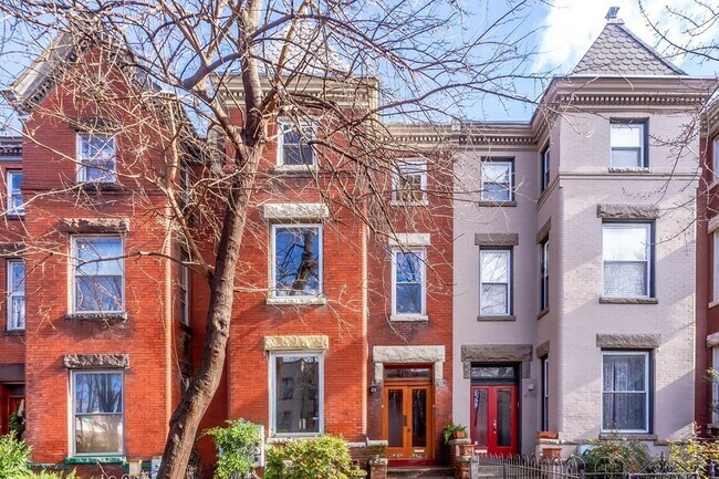 Building Photo - Charming Two Bedroom off H-Street!