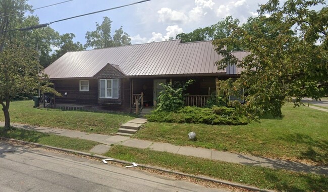 Building Photo - 1121 E 7th St