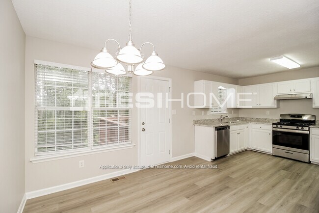 Building Photo - 2720 Stonegate Dr