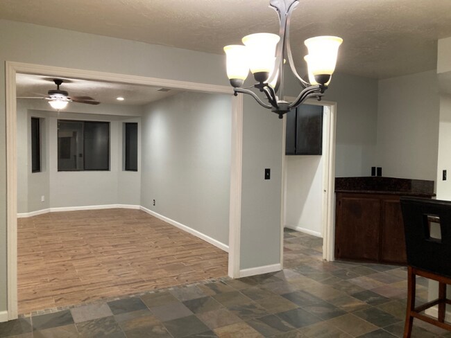 Building Photo - 13320 Country Club Dr