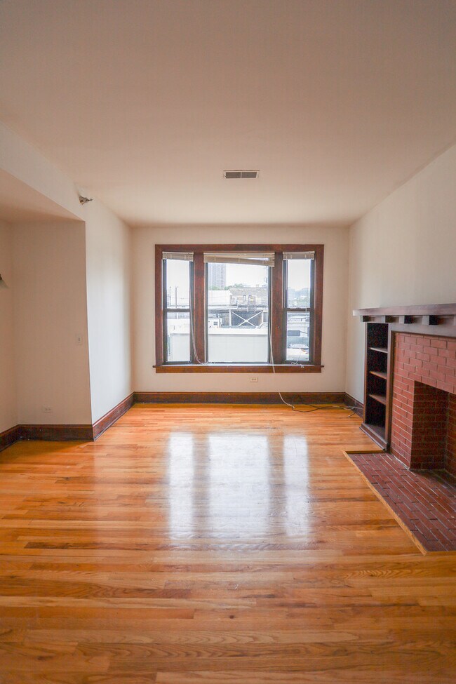 Building Photo - 3702 N Sheffield Ave