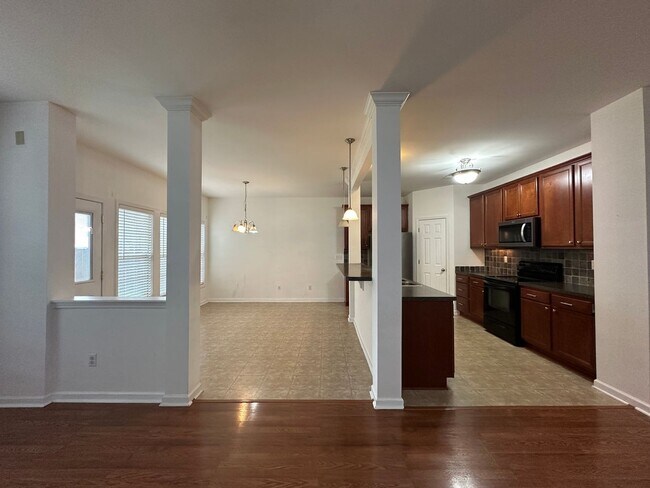 Foto del edificio - COMING SOON! Beautiful, Spacious 3 BR Home...