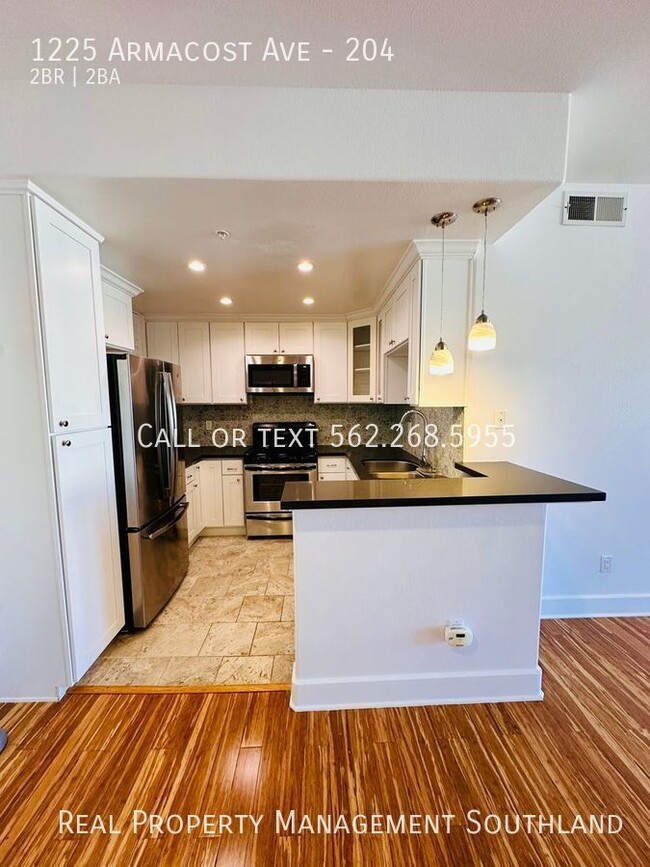 Building Photo - Spacious Two Bed Two Bath gated Condo in LA