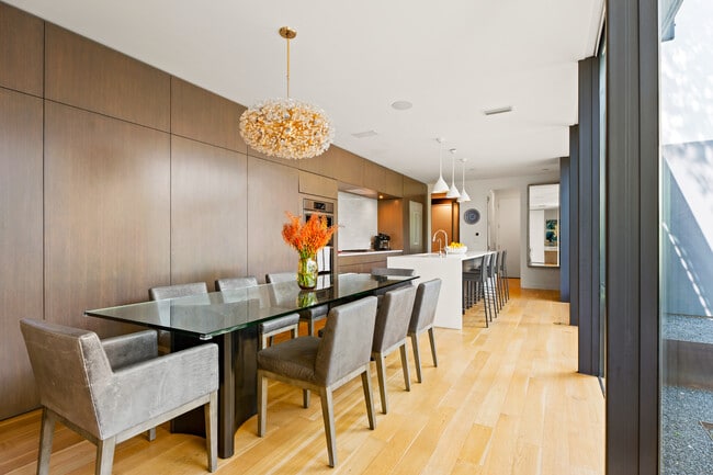 Building Photo - 2210 Westlake Dr