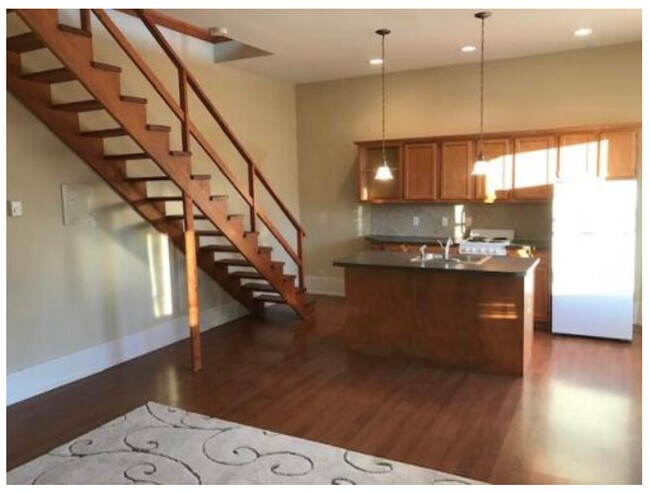 Planta abierta - 801 S Main St
