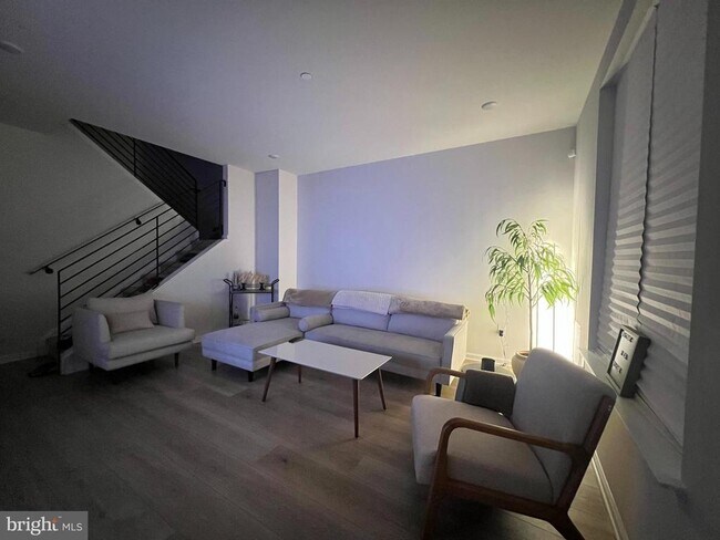 Foto del edificio - 2700 Sears St